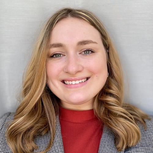 Chloe Felx - Recruteuse TI / Chasseuse de têtes - Alteo - Montréal Chloe Felx - Recruteuse TI / Chasseuse de têtes - Alteo - Montréal